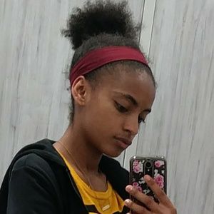 Meet your Posher, Nivia